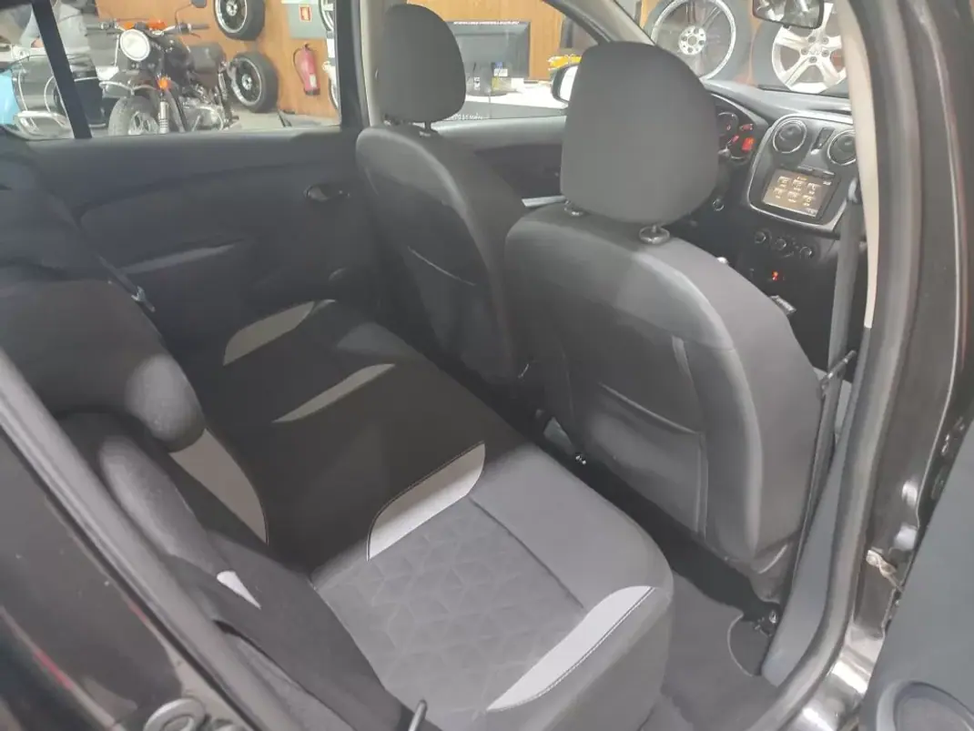 Dacia Sandero 2015 - 12900 EUR, 116000 km - AUTO.MOTO.pt - 116000km - foto 15 de 16