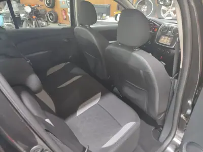 Dacia Sandero 2015 - 12900 EUR, 116000 km - AUTO.MOTO.pt - 116000km - foto 15 de 16