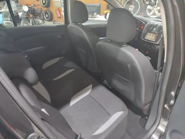 Dacia Sandero 2015 - 12900 EUR, 116000 km - AUTO.MOTO.pt - 116000km - foto 15 de 16