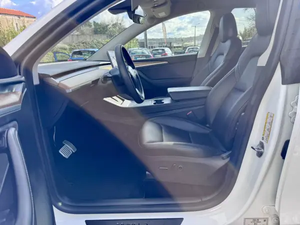 Tesla Model Y 2022 - 39990 EUR, 59000 km - AUTO.MOTO.pt - 59000km - foto 13 de 21