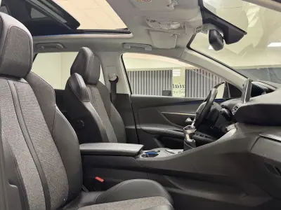Peugeot 3008 2019 - 18990 EUR, 130000 km - AUTO.MOTO.pt - 130000km - foto 29 de 30