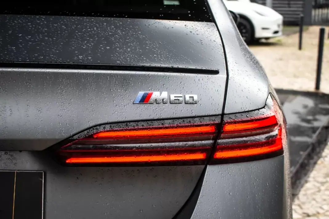 BMW i5 2023 - 74990 EUR, 17145 km - AUTO.MOTO.pt - 17145km - foto 14 de 60