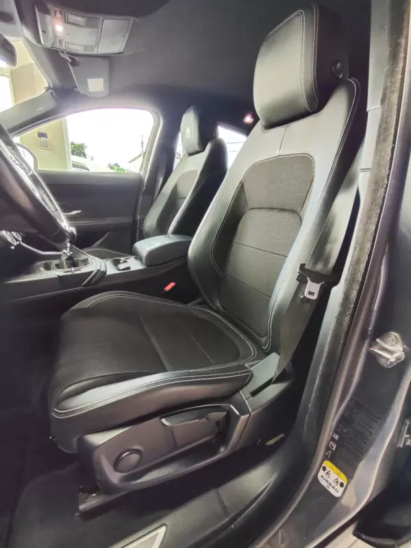 Jaguar E-Pace 2018 - 22500 EUR, 66000 km - AUTO.MOTO.pt - 66000km - foto 26 de 39