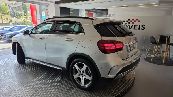 Mercedes-Benz GLA 180 2018 - 24900 EUR, 41570 km - 41570km - foto 18 de 52