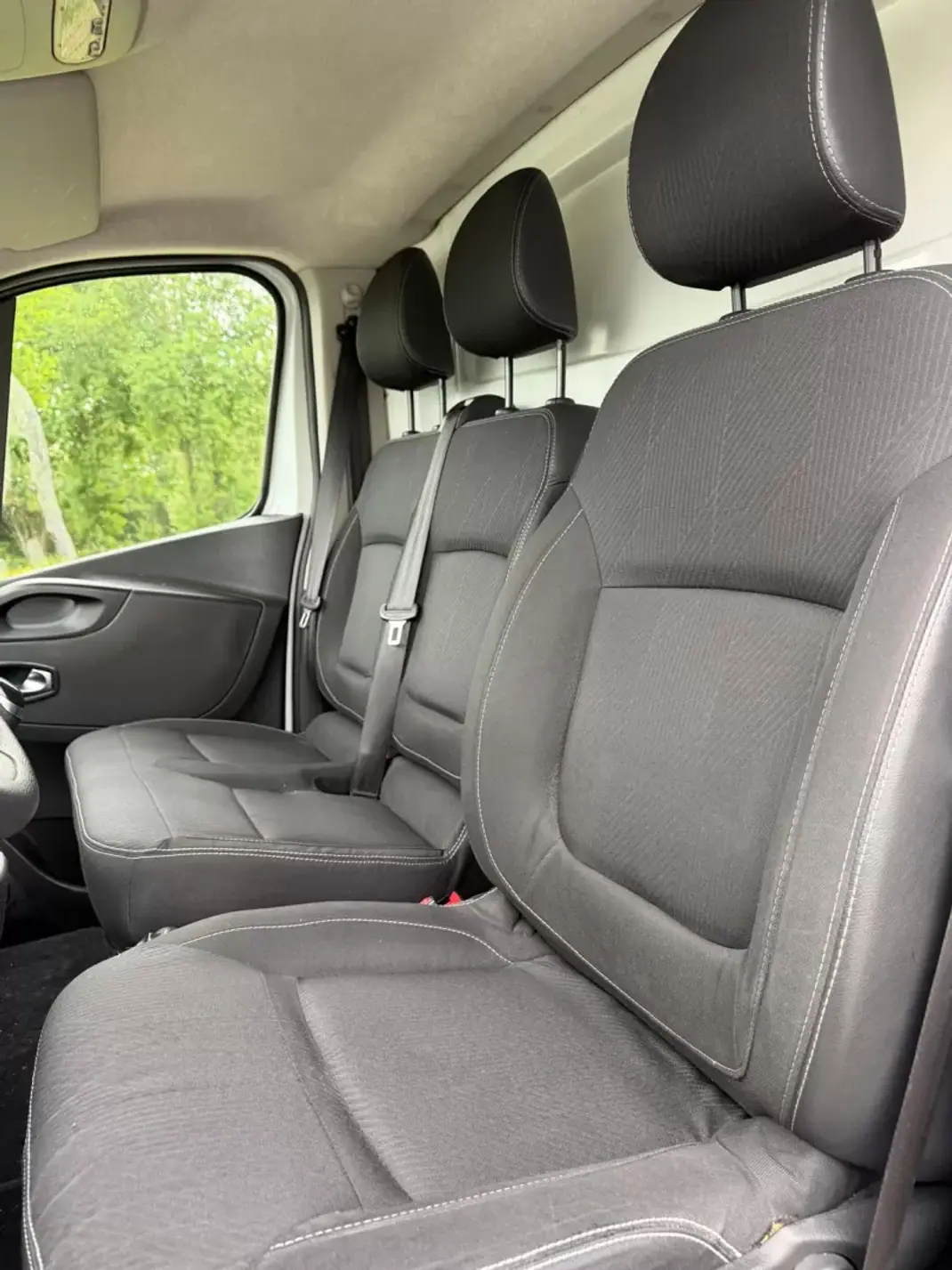 Nissan NV300 2020 - 15000 EUR, 102000 km - AUTO.MOTO.pt - 102000km - foto 6 de 8