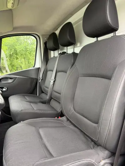 Nissan NV300 2020 - 15000 EUR, 102000 km - AUTO.MOTO.pt - 102000km - foto 6 de 8