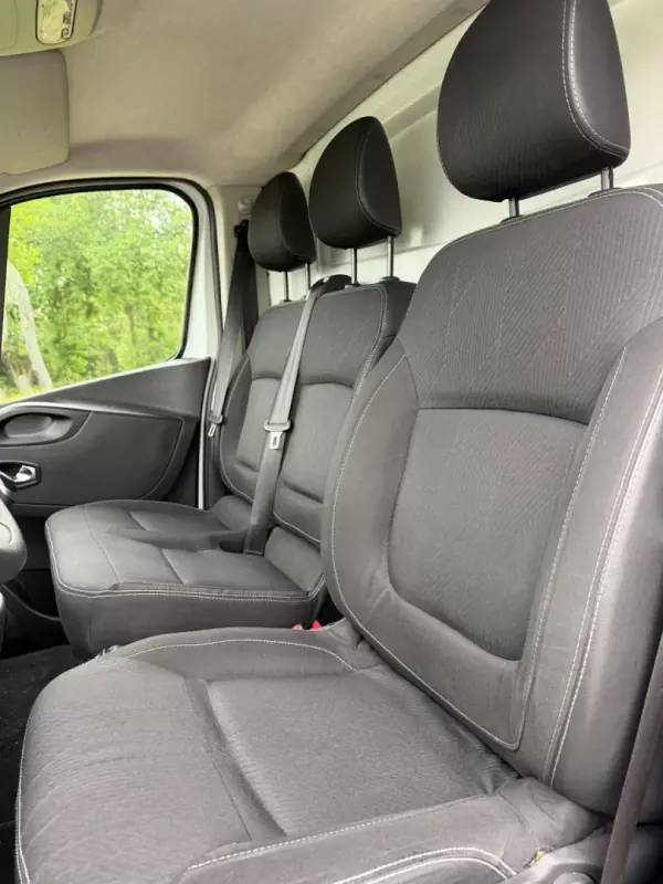 Nissan NV300 2020 - 15000 EUR, 102000 km - AUTO.MOTO.pt - 102000km - foto 6 de 8