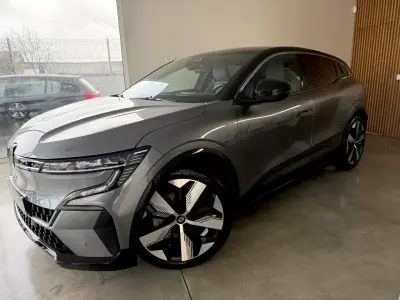 Renault Mégane E-Tech 2023 - 25500 EUR, 58000 km - AUTO.MOTO.pt - 58000km - foto 7 de 121