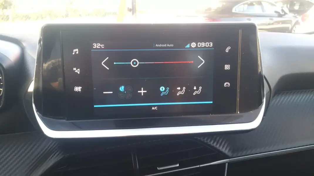 Peugeot 208 2022 - 13565 EUR, 63583 km - AUTO.MOTO.pt - 63583km - foto 3 de 37