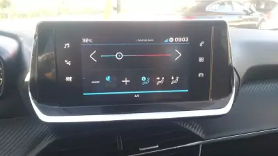 Peugeot 208 2022 - 13565 EUR, 63583 km - AUTO.MOTO.pt - 63583km - foto 3 de 37