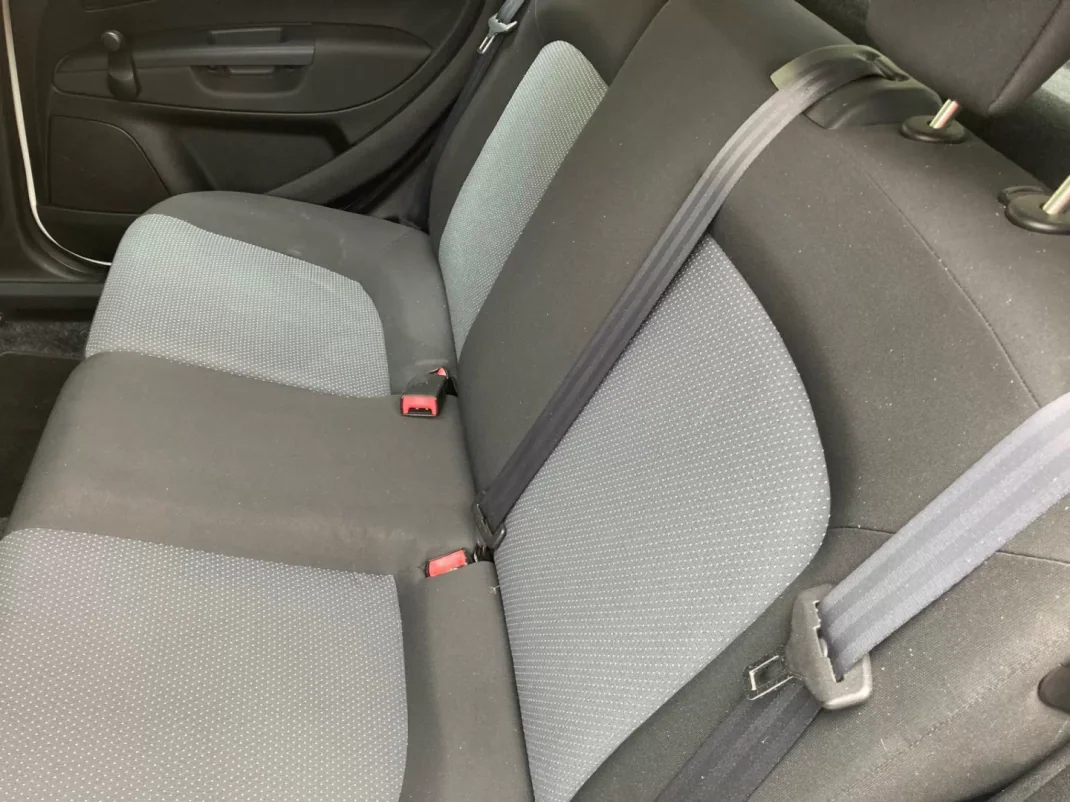 Fiat Punto 2010 - 6500 EUR, 174000 km - AUTO.MOTO.pt - 174000km - foto 11 de 15