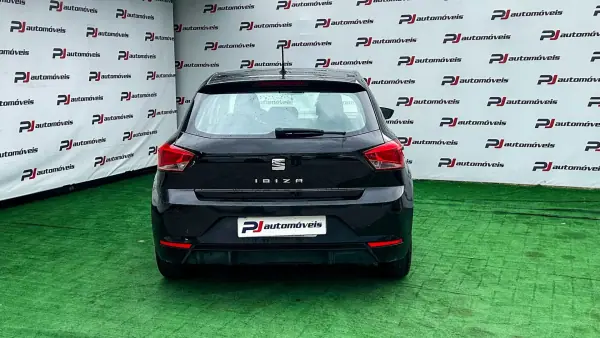 SEAT Ibiza 2017 - 10850 EUR, 113370 km - AUTO.MOTO.pt - 113370km - foto 7 de 20