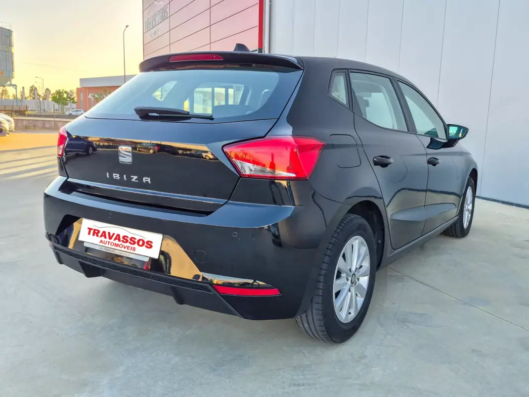 SEAT Ibiza 2018 - 10500 EUR, 94900 km - AUTO.MOTO.pt - 94900km - foto 4 de 8