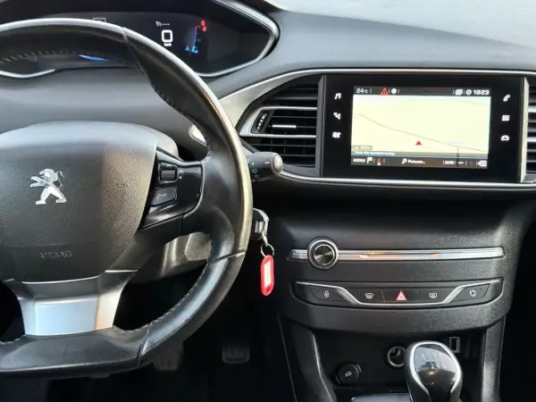 Peugeot 308 SW 2020 - 12900 EUR, 135154 km - AUTO.MOTO.pt - 135154km - foto 32 de 44