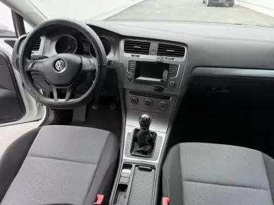 Volkswagen Golf 2015 - 8990 EUR, 290000 km - AUTO.MOTO.pt - 290000km - foto 9 de 17