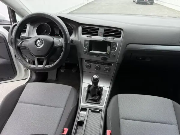 Volkswagen Golf 2015 - 7999 EUR, 290000 km - AUTO.MOTO.pt - 290000km - foto 9 de 17
