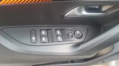 Peugeot 2008 2023 - 18250 EUR, 30000 km - AUTO.MOTO.pt - 30000km - foto 29 de 44