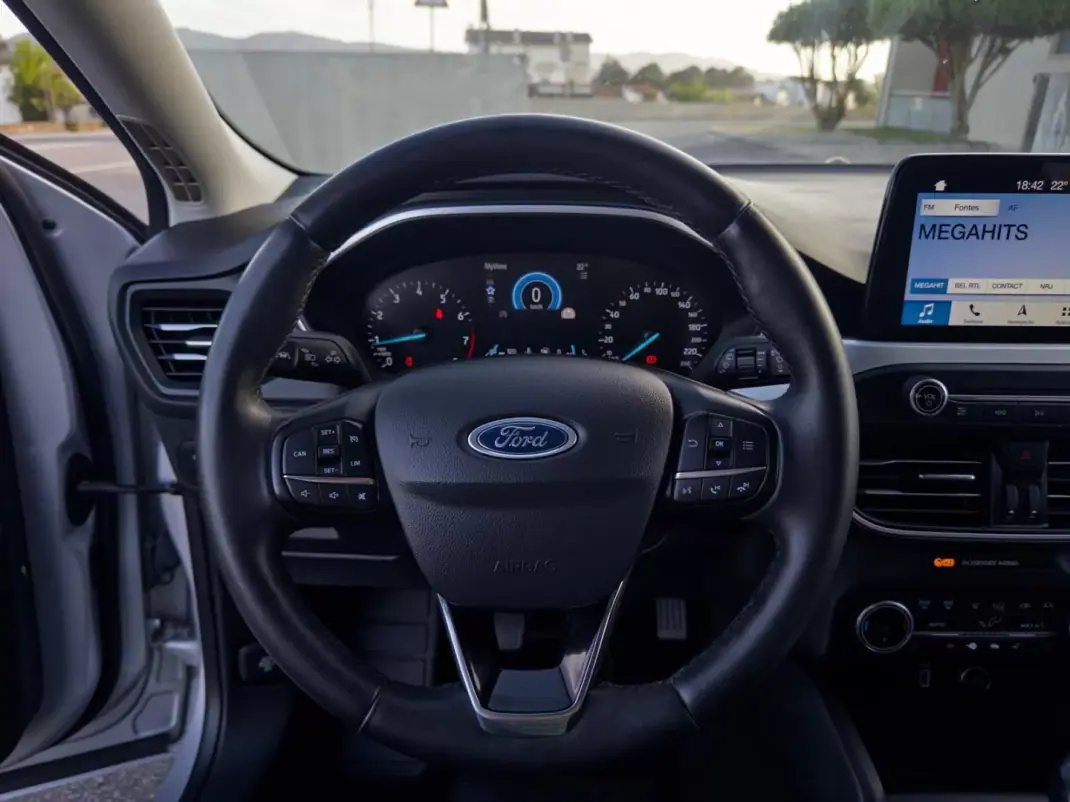 Ford Focus 2018 - 13990 EUR, 90000 km - AUTO.MOTO.pt - 90000km - foto 15 de 36