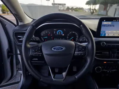 Ford Focus 2018 - 13990 EUR, 90000 km - AUTO.MOTO.pt - 90000km - foto 15 de 36
