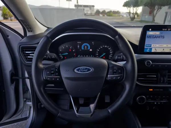 Ford Focus 2018 - 12990 EUR, 90000 km - AUTO.MOTO.pt - 90000km - foto 15 de 36