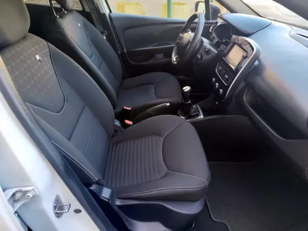Renault Clio Sport Tourer 2018 - 7500 EUR, 250000 km - AUTO.MOTO.pt - 250000km - foto 14 de 23