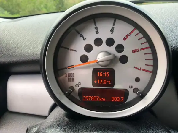 MINI Cooper 2008 - 7999 EUR, 300000 km - AUTO.MOTO.pt - 300000km - foto 7 de 42