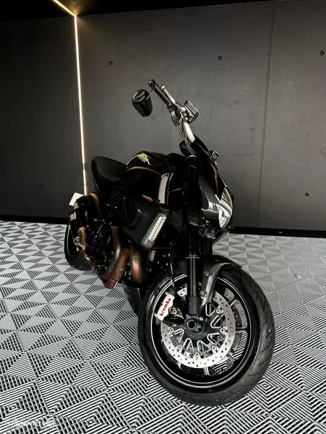 Ducati Diavel 2011 - 9750 EUR, 39000 km - AUTO.MOTO.pt - 39000km - foto 8 de 14