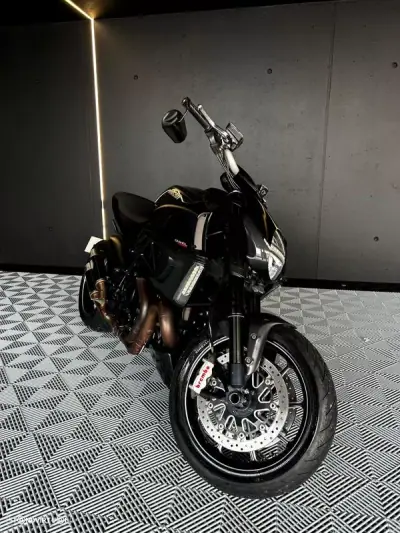 Ducati Diavel 2011 - 9750 EUR, 39000 km - AUTO.MOTO.pt - 39000km - foto 8 de 14