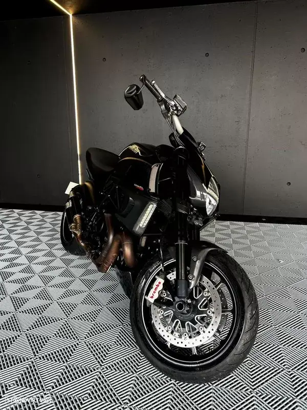 Ducati Diavel 2011 - 9750 EUR, 39000 km - AUTO.MOTO.pt - 39000km - foto 8 de 14