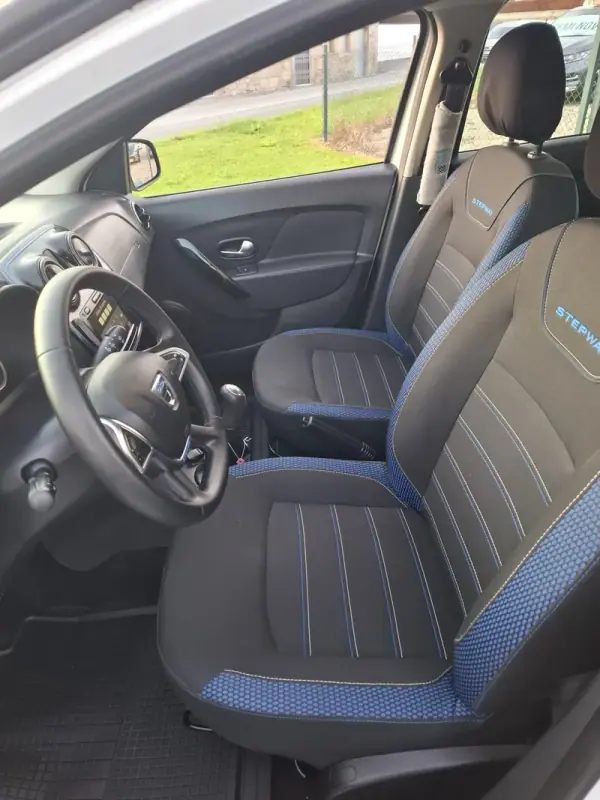 Dacia Sandero 2020 - 13400 EUR, 21890 km - AUTO.MOTO.pt - 21890km - foto 9 de 14