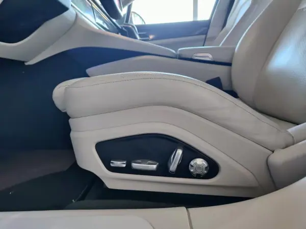 Porsche Panamera 2017 - 67750 EUR, 99900 km - AUTO.MOTO.pt - 99900km - foto 27 de 46