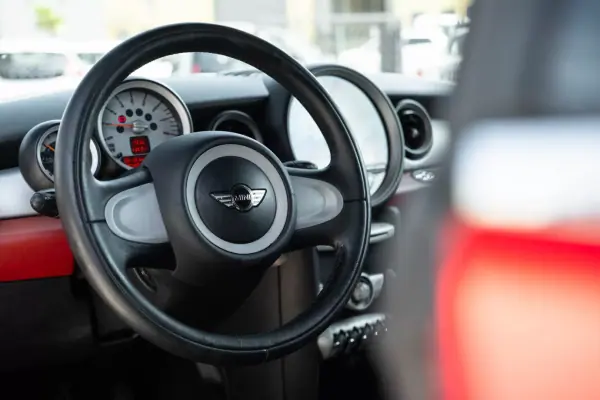 MINI Cooper 2010 - 8999 EUR, 152100 km - AUTO.MOTO.pt - 152100km - foto 8 de 18
