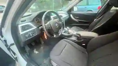 BMW 318 2014 — foto 6 de 14