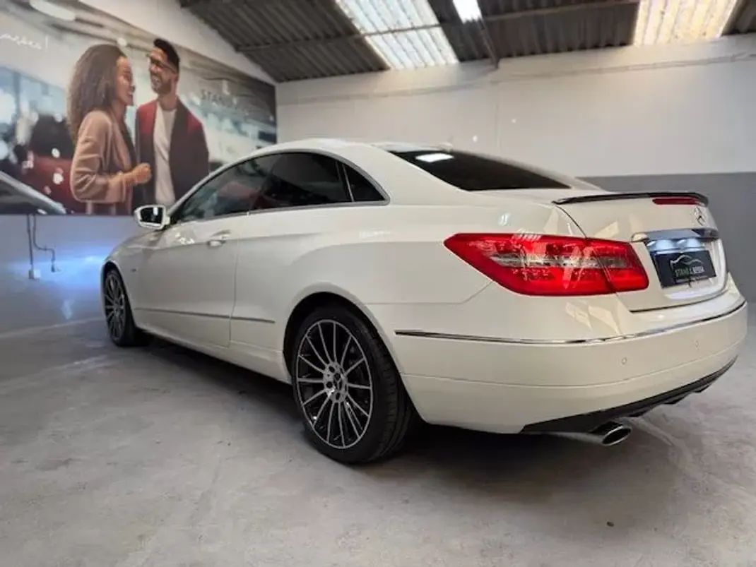 Mercedes-Benz E 250 2009 - 13999 EUR, 270019 km - AUTO.MOTO.pt - 270019km - foto 10 de 17