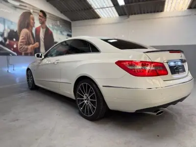 Mercedes-Benz E 250 2009 - 13999 EUR, 270019 km - AUTO.MOTO.pt - 270019km - foto 10 de 17