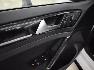 Volkswagen Golf 2015 - 20950 EUR, 133908 km - AUTO.MOTO.pt - 133908km - foto 18 de 41