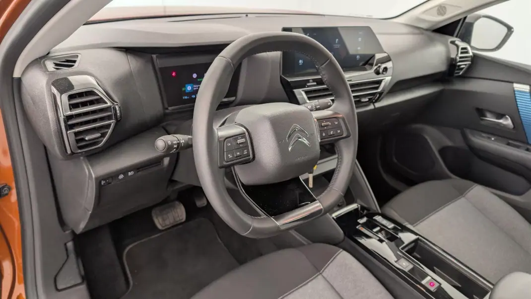 Citroën e-C4 2022 - 18990 EUR, 16000 km - AUTO.MOTO.pt - 16000km - foto 11 de 15