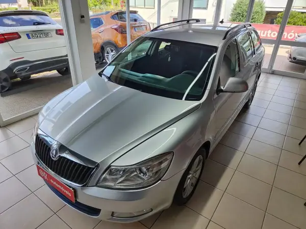 Skoda Octavia Break 2009 - 5750 EUR, 277000 km - AUTO.MOTO.pt - 277000km - foto 6 de 36