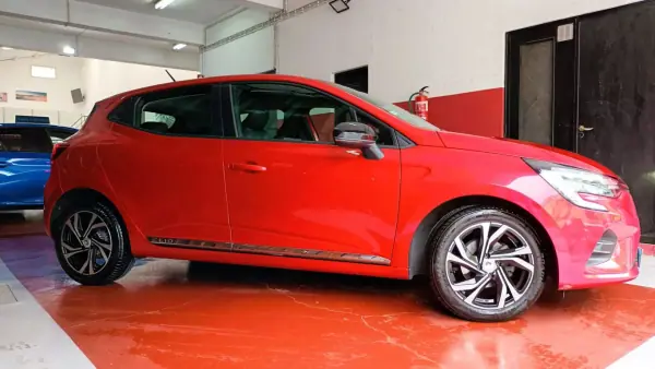 Renault Clio 2021 - 14890 EUR, 67292 km - AUTO.MOTO.pt - 67292km - foto 4 de 67