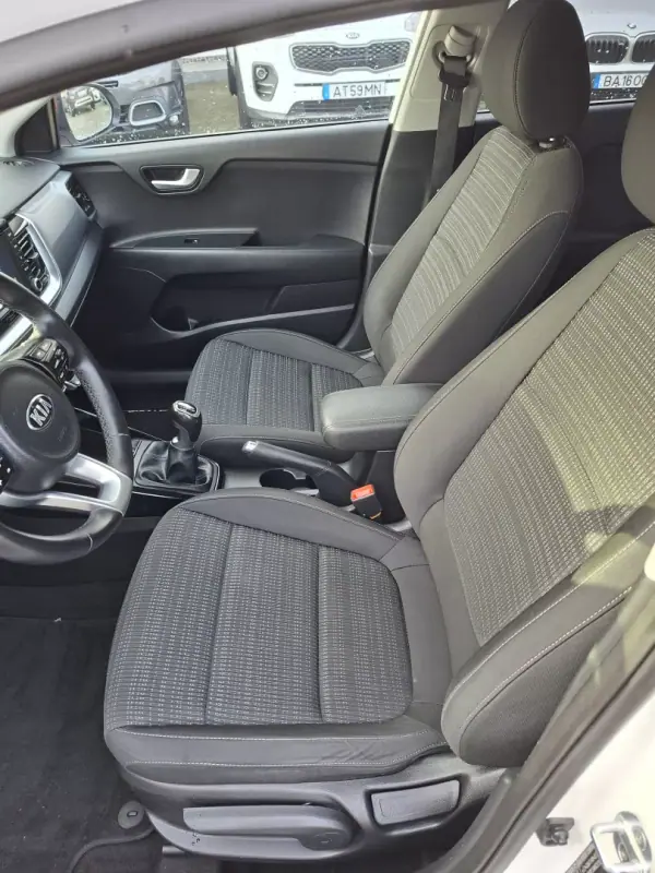 Kia Stonic 2018 - 12850 EUR, 45000 km - AUTO.MOTO.pt - 45000km - foto 12 de 29