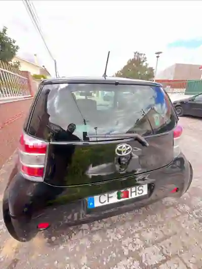 Toyota iQ 2010 - 3990 EUR, 250000 km - AUTO.MOTO.pt - 250000km - foto 4 de 6