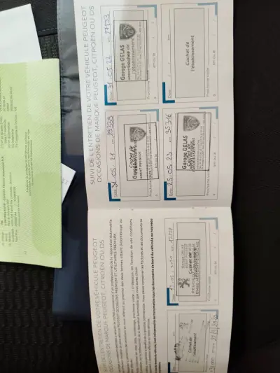 Peugeot 208 2018 - 9850 EUR, 48000 km - AUTO.MOTO.pt - 48000km - foto 22 de 23