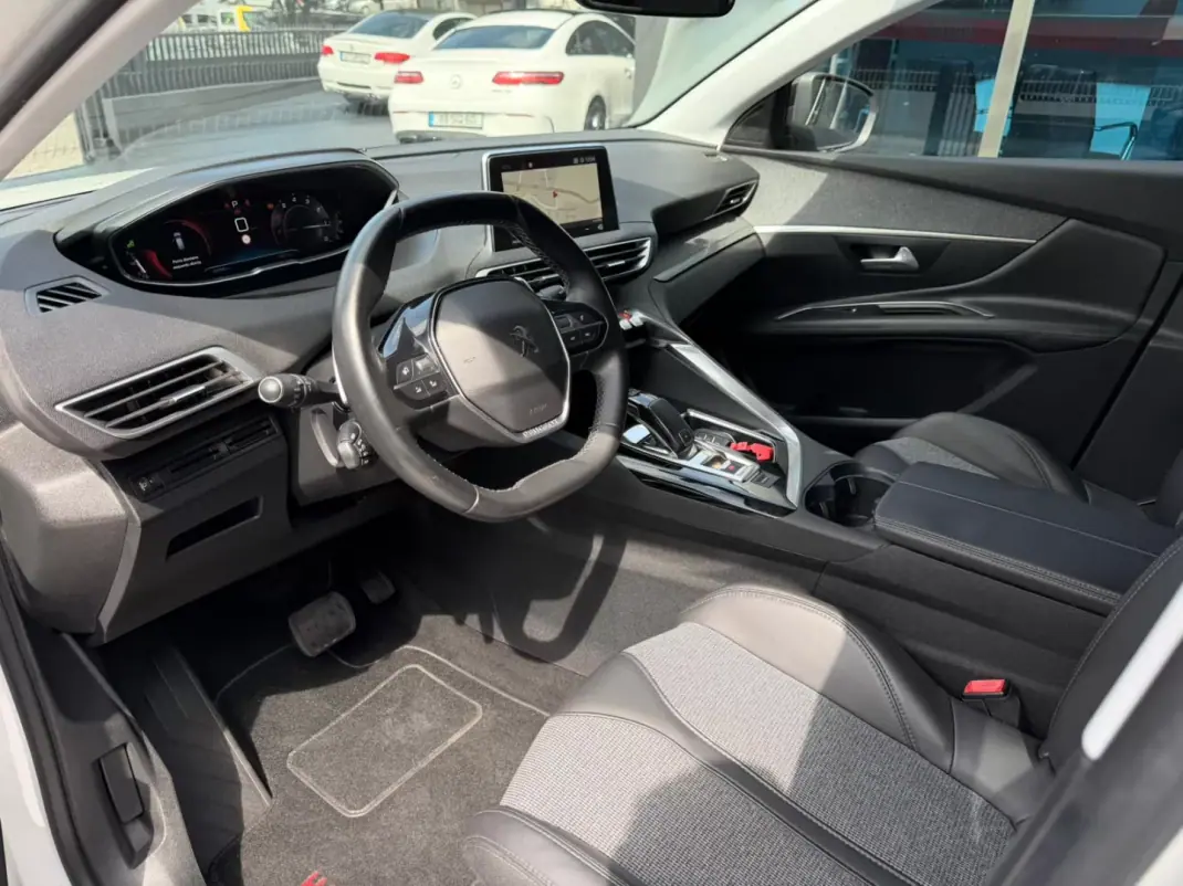 Peugeot 3008 2017 - 17500 EUR, 86000 km - AUTO.MOTO.pt - 86000km - foto 8 de 12