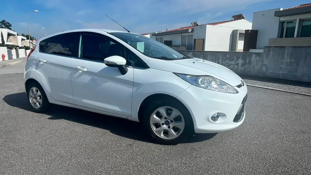 Ford Fiesta 2013 - 7450 EUR, 175000 km - AUTO.MOTO.pt - 175000km - foto 11 de 14