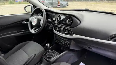Fiat Tipo Station Wagon 2019 - 12750 EUR, 75000 km - AUTO.MOTO.pt - 75000km - foto 12 de 32