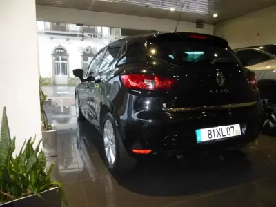 Renault Clio 2019 - 11700 EUR, 116904 km - AUTO.MOTO.pt - 116904km - foto 7 de 32