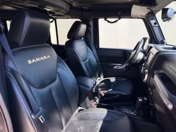 Jeep Wrangler Unlimited 2013 - 43500 EUR, 160952 km - 160952km - foto 11 de 13