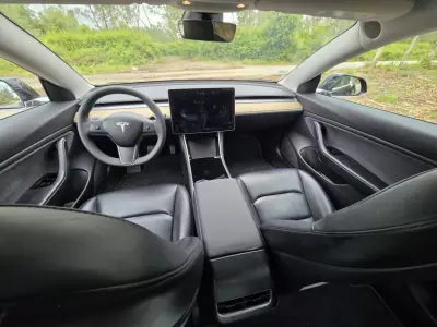 Tesla Model 3 2019 - 23900 EUR, 177000 km - AUTO.MOTO.pt - 177000km - foto 34 de 42
