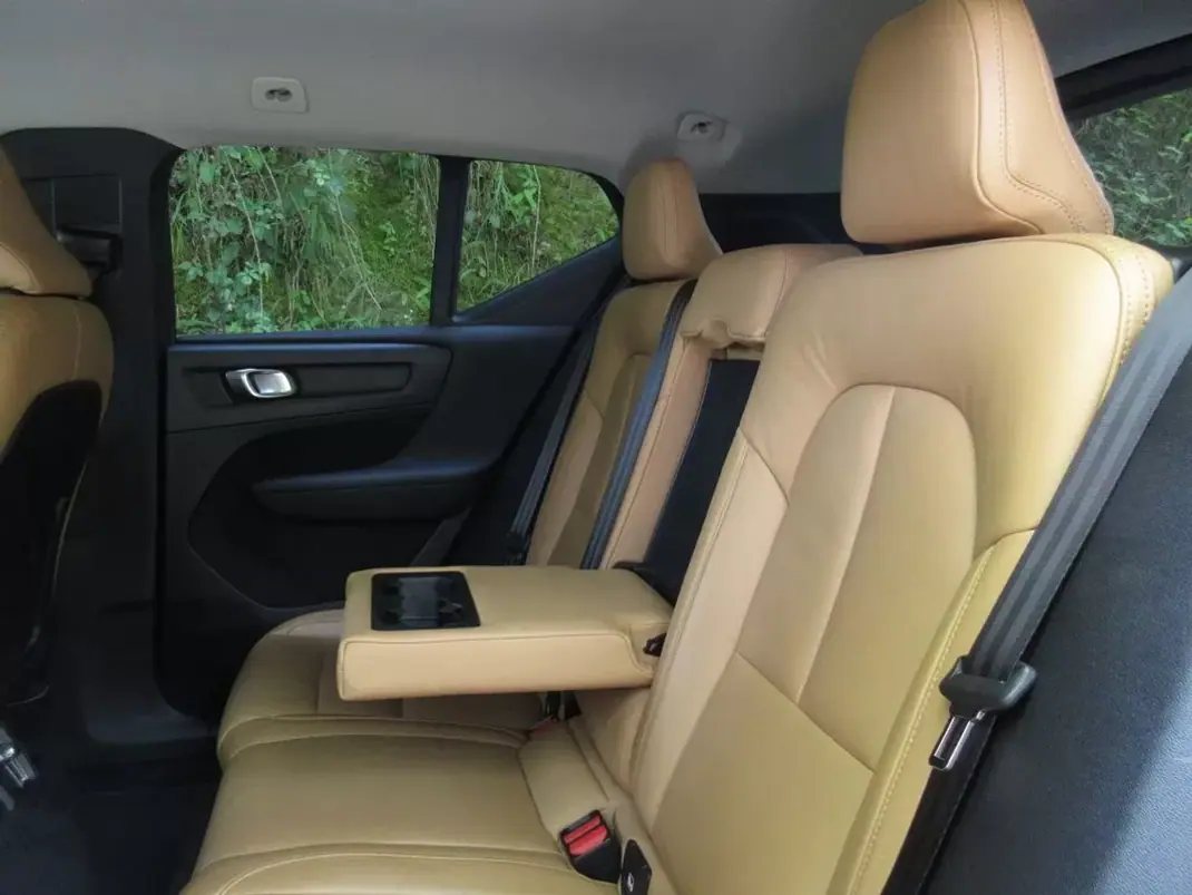 Volvo XC 40 2019 - 29490 EUR, 70000 km - AUTO.MOTO.pt - 70000km - foto 51 de 60