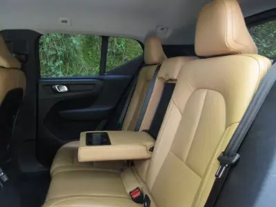 Volvo XC 40 2019 - 29490 EUR, 70000 km - AUTO.MOTO.pt - 70000km - foto 51 de 60
